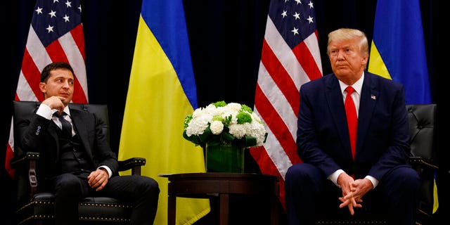 El presidente Donald Trump se reúne con el presidente ucraniano Volodymyr Zelenskyy durante la Asamblea General de las Naciones Unidas, el 25 de septiembre de 2019, en Nueva York. (AP Photo/Evan Vucci)