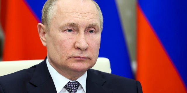 El presidente ruso, Vladimir Putin, pronto recibirá un proyecto de ley que prohíbe los materiales que promueven los derechos LGBT o que podrían incitar a los niños a someterse a una cirugía de reasignación de género.