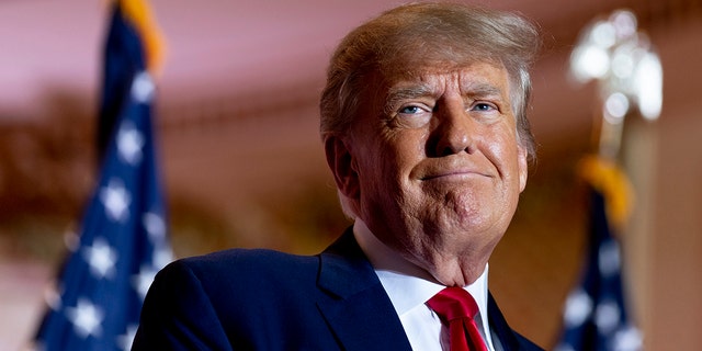 El expresidente Donald Trump anuncia que se postula para presidente por tercera vez en Mar-a-Lago en Palm Beach, Florida, el 15 de noviembre de 2022.