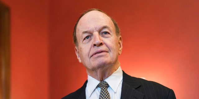 El senador Richard Shelby en su despacho del Capitolio en Washington, 29 de noviembre de 2022.