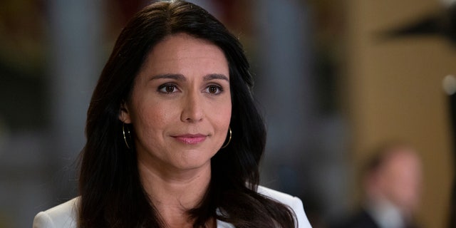 La excongresista Tulsi Gabbard también abandonó recientemente el Partido Demócrata.