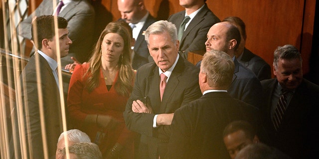 Kevin McCarthy reacciona mientras continúa la votación para un nuevo portavoz en el Capitolio de EE.UU. el 5 de enero de 2023.