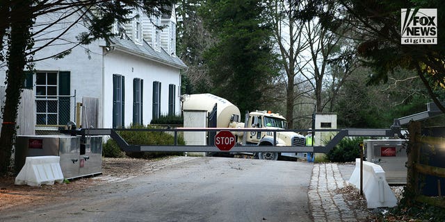 Vista de la verja y el camino de acceso a la casa del presidente Joe Biden en Wilmington, Delaware, el 12 de enero de 2023.