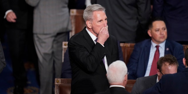 El representante electo Kevin McCarthy, republicano de California, llegó a la Cámara de Representantes al comienzo de la sesión vespertina del miércoles.