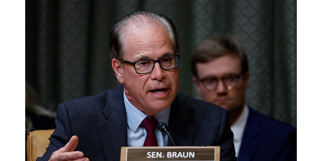 El senador Mike Braun, republicano de la India, también criticó el veto del presidente y deseó suerte a Biden para que "explique esto" al pueblo estadounidense.