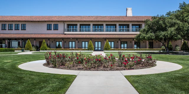 El exterior de la Biblioteca Presidencial Ronald Reagan en Simi Valley, California.