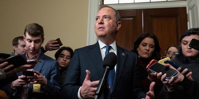 El representante Adam Schiff, demócrata por California, dijo el mes pasado que las e-bikes son una "forma fenomenal de recorrer nuestras comunidades".