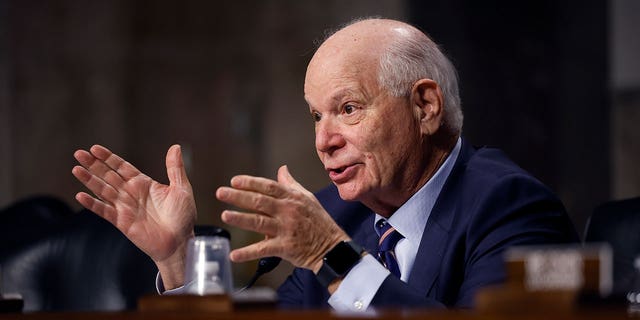 El líder de la mayoría del Senado, Schumer, dijo que le gustaría que el senador Ben Cardin (en la foto) ocupara temporalmente el lugar de Feinstein en el Comité Judicial del Senado.