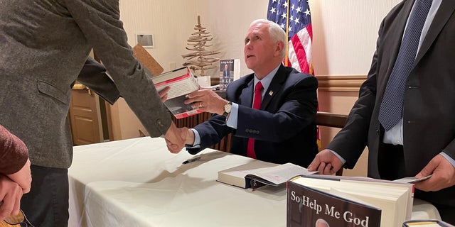 Firma de libros de Mike Pence en New Hampshire