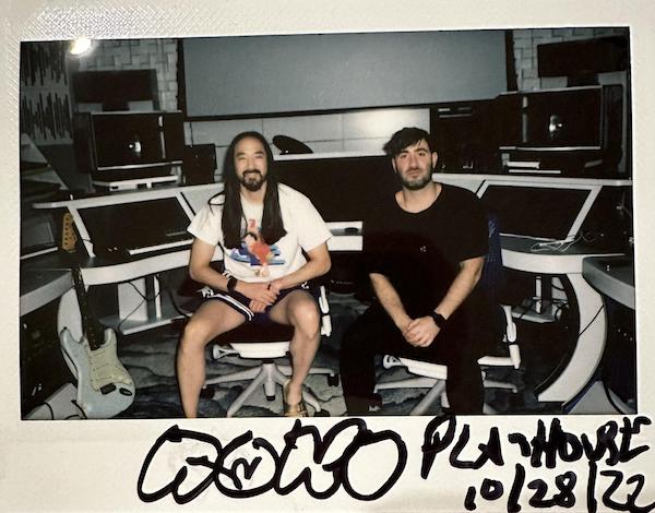 Justin Blau en el estudio con su colega DJ Steve Aoki